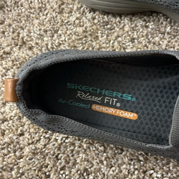 Skechers Women's Reggae Fest 2.0 Guiding Light Slip-Ins in charcoal Size 7.5 - Picture 2 of 8